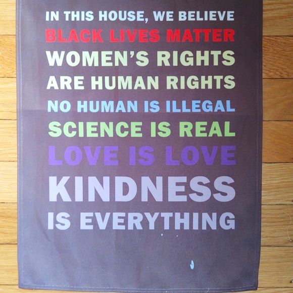 "In This House We Believe" Flag - Picture 1 of 2